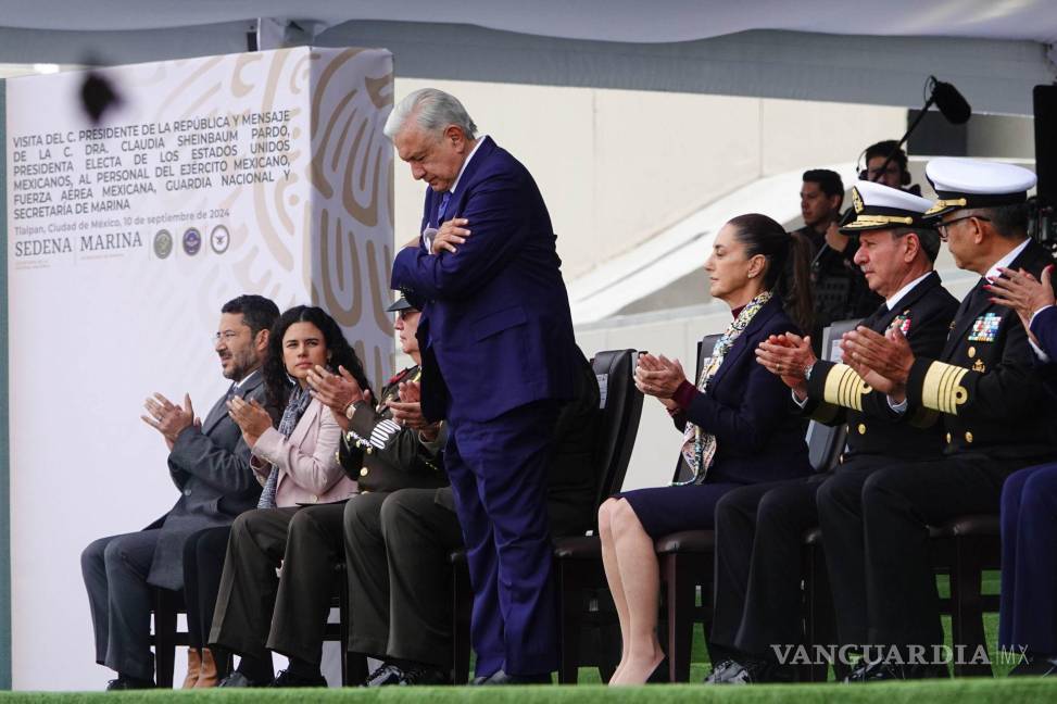 $!Andrés Manuel López Obrador, presidente de México, Claudia Sheinbaum Pardo, presidenta electa de México, dirigieron un mensaje a los integrantes del Ejército, Fuerza Aérea, Armada y Guardia Nacional, en el Heroico Colegio Militar con sede en Tlalpan.