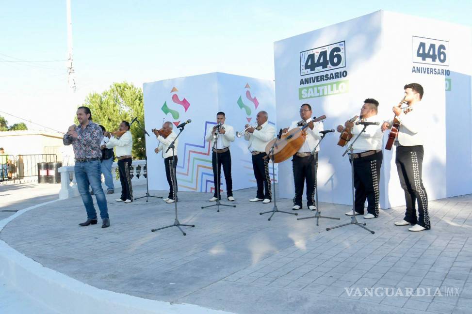 $!El Mariachi Oro de Coahuila amenizó la celebración con las mañanitas.