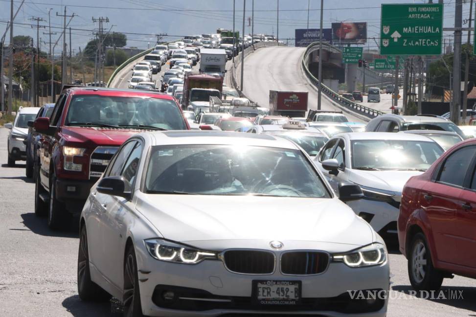 $!El caos vehicular se intensificó sobre el periférico Luis Echeverría durante la manifestación.