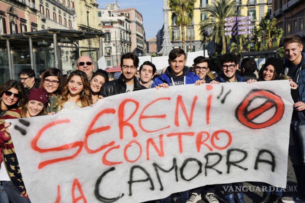 $!Miles de italianos se manifiestan contra la mafia napolitana