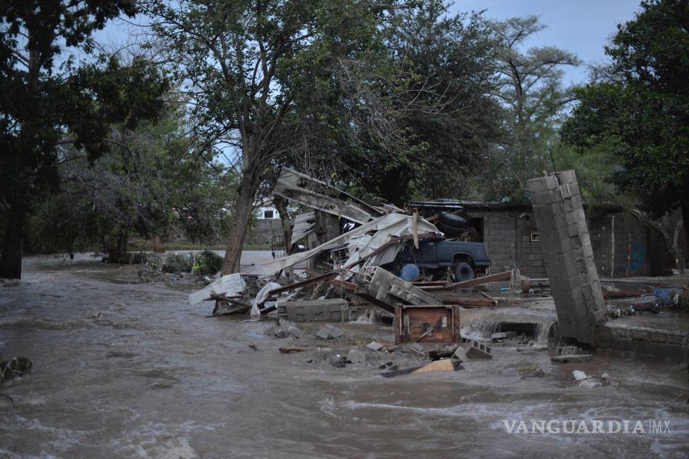 $!Tras fuertes lluvias se registraron desbordes de arroyos en la Región Carbonífera de Coahuila, donde el municipio de Múzquiz quedó prácticamente bajo el agua