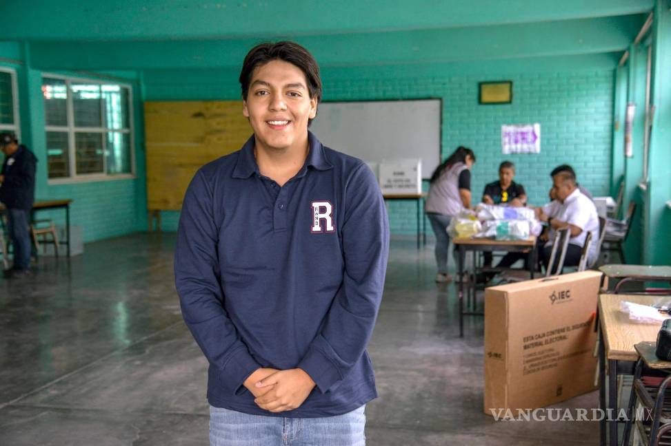 $!Estudiantes de Jurisprudencia de la UAdeC participaron como observadores en diversas casillas de Saltillo, con el objetivo de vigilar el desarrollo ordenado de la jornada electoral y promover la participación ciudadana.
