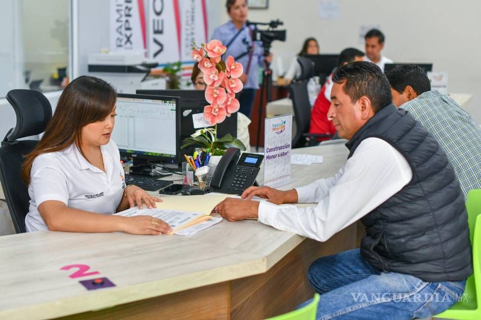 $!Más de 700 personas han sido beneficiadas desde la implementación del Trámite Exprés en abril.