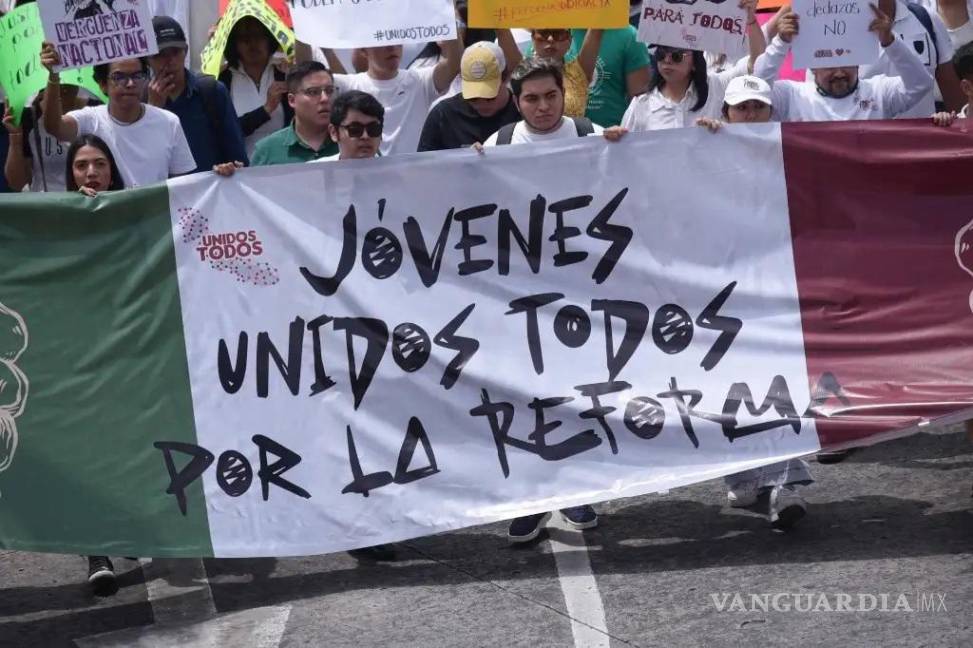 $!Estudiantes marcharon en apoyo a la reforma judicial