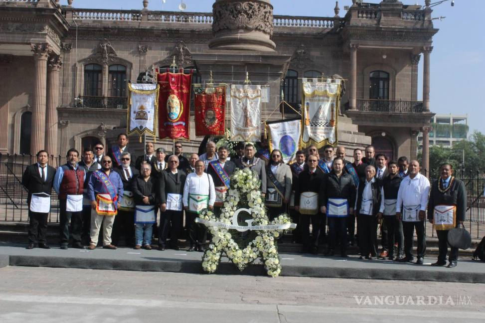 $!Y después del incidente, a montarle guardia de honor a Benito Juárez.