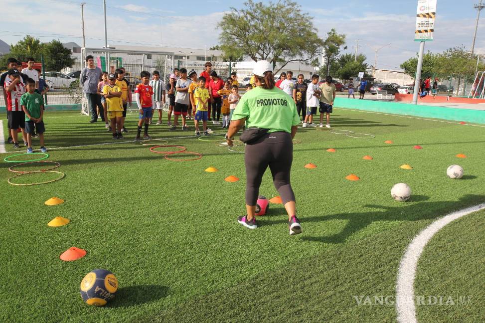 $!Yadira Ramírez Jáquez es la encargada de motivar a niños y niñas para la práctica del deporte.