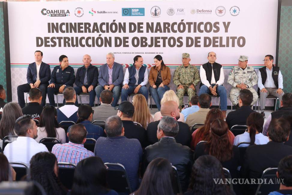 $!Autoridades de los tres niveles de gobierno presidieron el evento en el que fueron incinerados más de 400 kilos de metanfetaminas, en Coahuila.