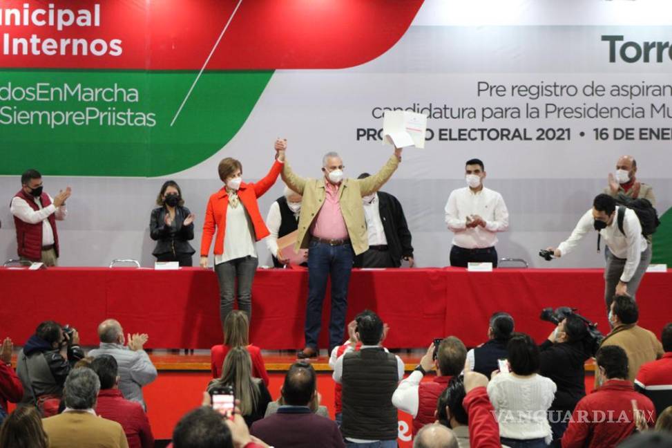 $!Román Alberto Cepeda registra su precandidatura por la presidencia de Torreón