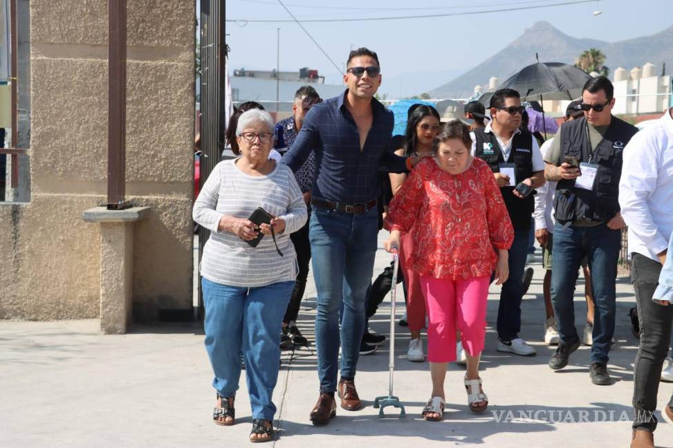 $!Mitchel Márquez planeó pasar el resto del día con su familia, disfrutando de un desayuno de chilaquiles en casa de su abuela, asistiendo a la iglesia y luego esperando los resultados electorales.