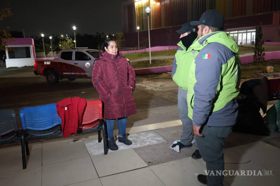 $!Las autoridades municipales recomendaron extremar precauciones al conducir por puentes y carreteras debido al riesgo de “hielo negro” durante la madrugada.