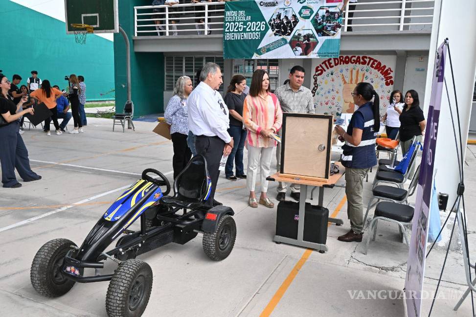 $!Módulos informativos del Departamento de Salud Mental y Adicciones permitieron a jóvenes de Frontera acceder a atención directa y participar en pláticas sobre estrategias de prevención y acompañamiento en momentos difíciles.