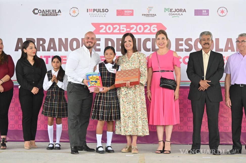 $!Autoridades municipales y educativas destacaron la importancia de que educación y salud avancen de manera conjunta para garantizar un mejor futuro.