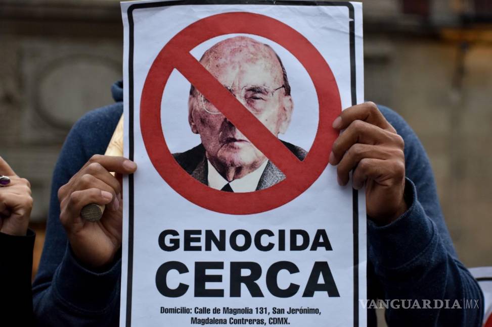 $!Fotografía del Echeverría Álvarez marcada como “genocida cerca”.