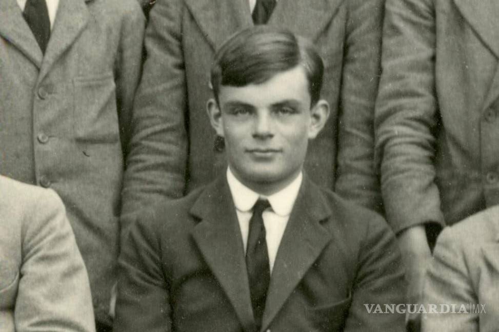 $!Alan Turing en 1930. El descifrador de códigos de la Segunda Guerra Mundial fue declarado culpable de indecencia grave en 1952.