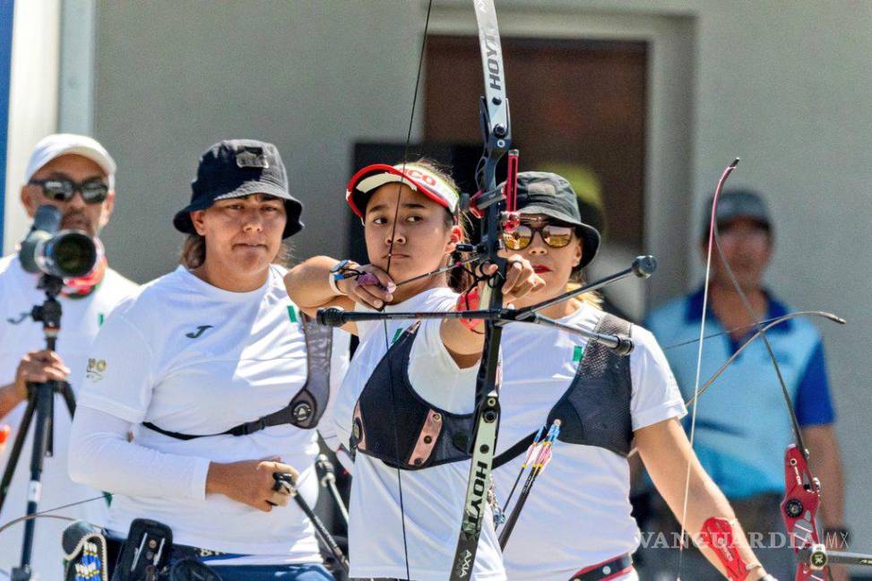 $!Ángela Ruiz y el equipo de tiro con arco femenil se alzaron con la medalla de plata.