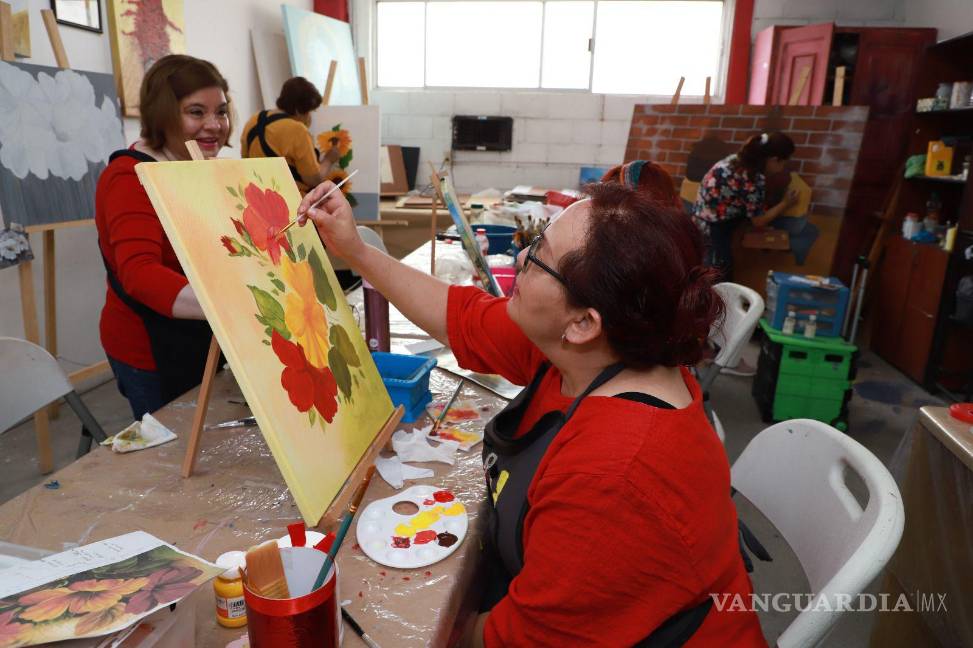 $!Los cursos y talleres que se ofrecen en los Centros Comunitarios de Saltillo incluye de pintura, belleza y confección.