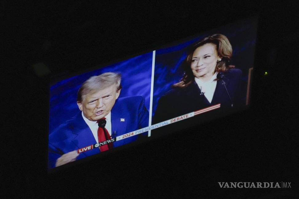 $!Un monitor fuera del escenario durante un debate presidencial entre Donald Trump y Kamala Harris, organizado por ABC News en Filadelfia, Pensilvania.