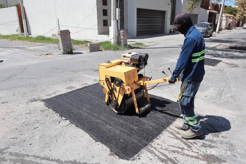 $!Los vecinos pueden reportar baches en su colonia mediante el Chat Bot “Saltillo Fácil” o al número 844-160-08-08, facilitando la atención rápida por parte del Gobierno Municipal.