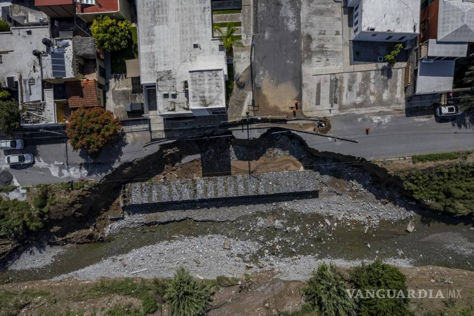 $!Lo que el agua se “comió” de la calle es algo que seguro preocupa a los vecinos.