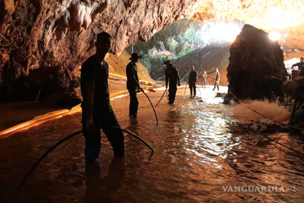 $!Tailandia: Se inclinan por rescate urgente de niños en cueva