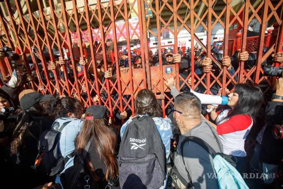 $!Cientos de antitaurinos protestan en la Ciudad de México contra el regreso de las corridas de toros