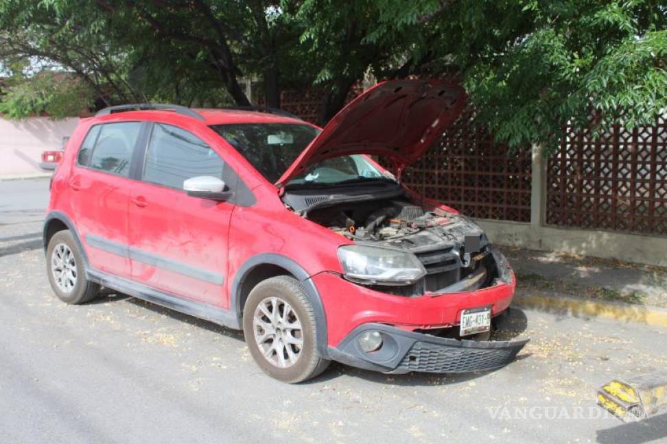 $!El auto Volkswagen Lupo, afectado en la colisión, fue evaluado con daños hasta por 30 mil pesos.