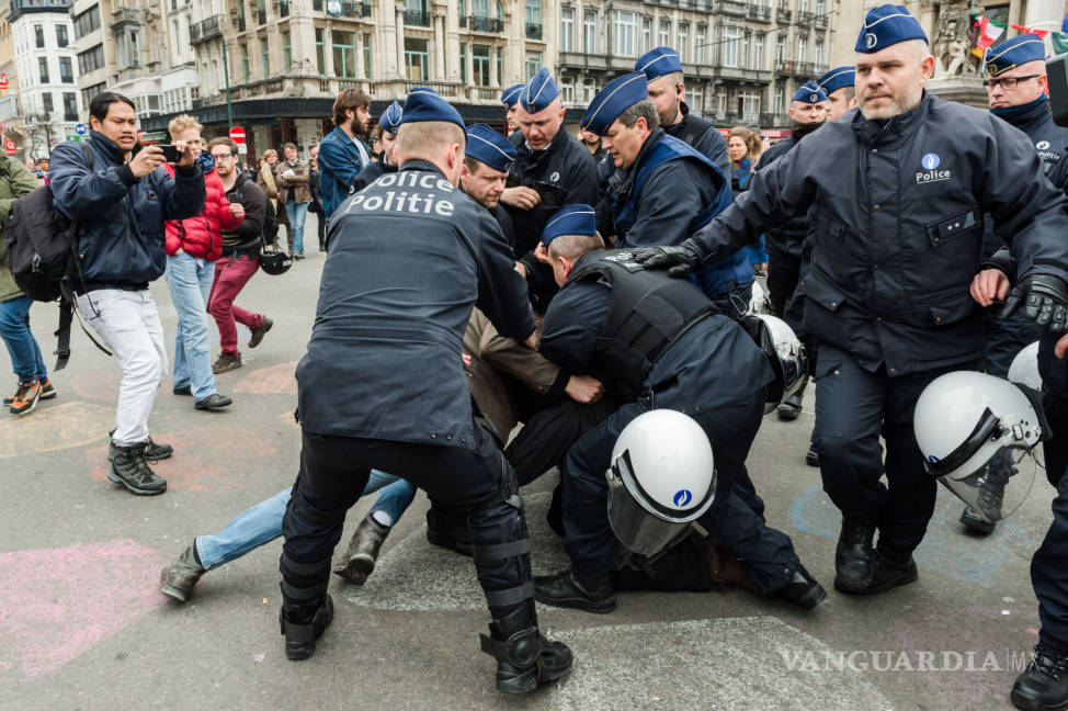 $!Detienen a manifestantes antirracistas en Bruselas, entre ellos cinco del 15M