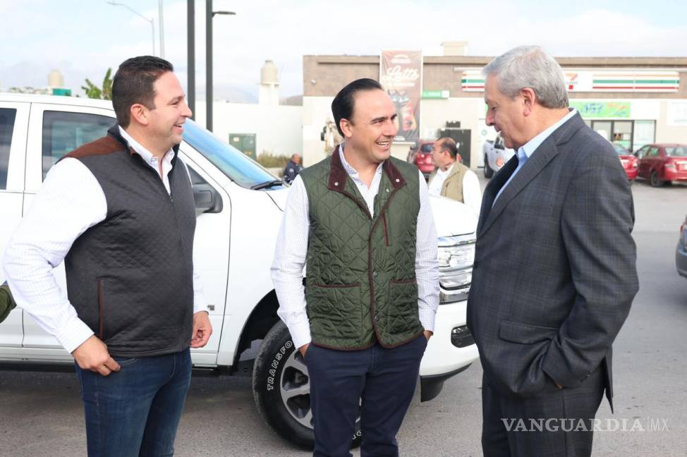 $!En el evento, el gobernador Jiménez fue acompañado por el alcalde Chema Fraustro y el alcalde electo, Javier Díaz.