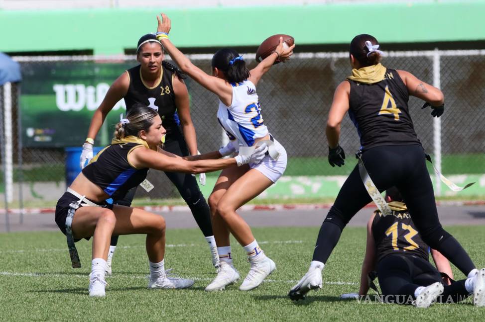 $!Las competidoras demostraron su habilidad y destreza en el campo durante el torneo.