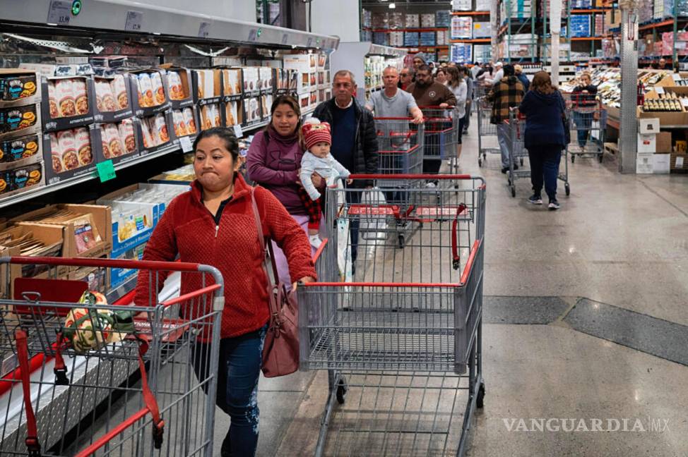 $!“Si la confianza del consumidor sigue deteriorándose, el gasto probablemente seguirá esa tendencia a la baja y la economía podría sufrir un golpe sustancial”.