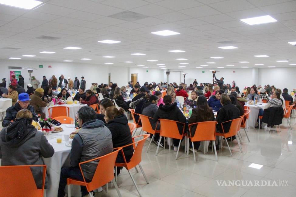 $!Personal del DIF recibe reconocimiento por su trato humano y profesional.