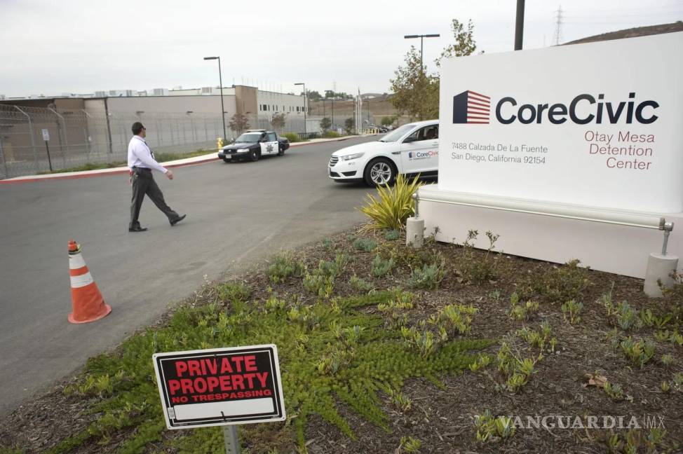 $!Vista de una cárcel para migrantes operativa desde el primer Gobierno de Donald Trump, en Otay Mesa en San Diego, California.