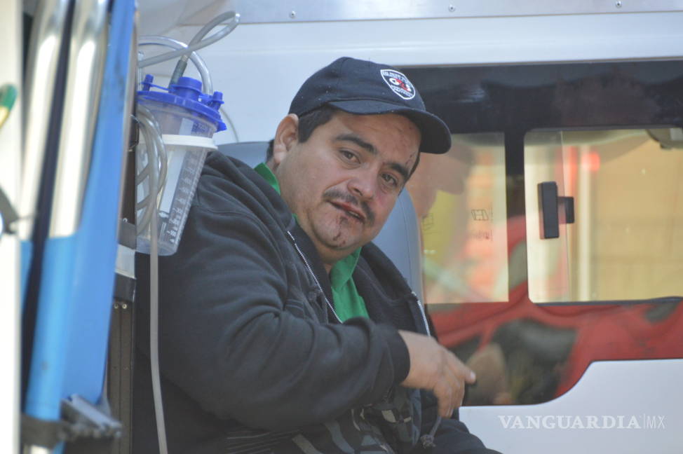 $!Choca camión de personal en la autopista Saltillo-Torreón; hay 32 heridos