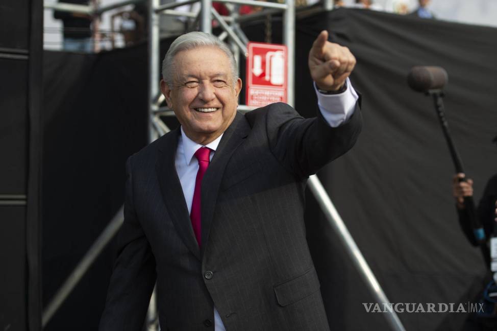$!Con una congregación masiva en el Zócalo, el Presidente de México, Andrés Manuel López Obrador, encabezó la conmemoración por el 85 Aniversario de la Expropiación Petrolera.