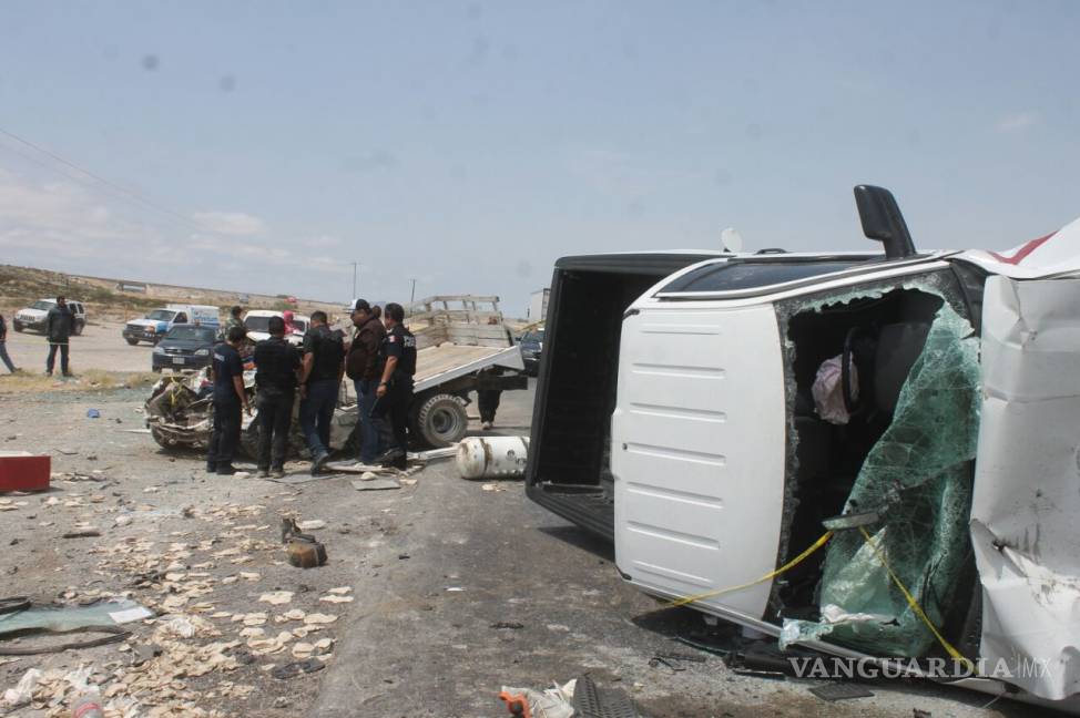 $!Aparatoso choque deja dos personas sin vida en la carretera Saltillo-Torreón