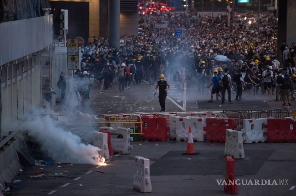 $!Miles de manifestantes toman Hong Kong y Policía disuelve la masiva protesta