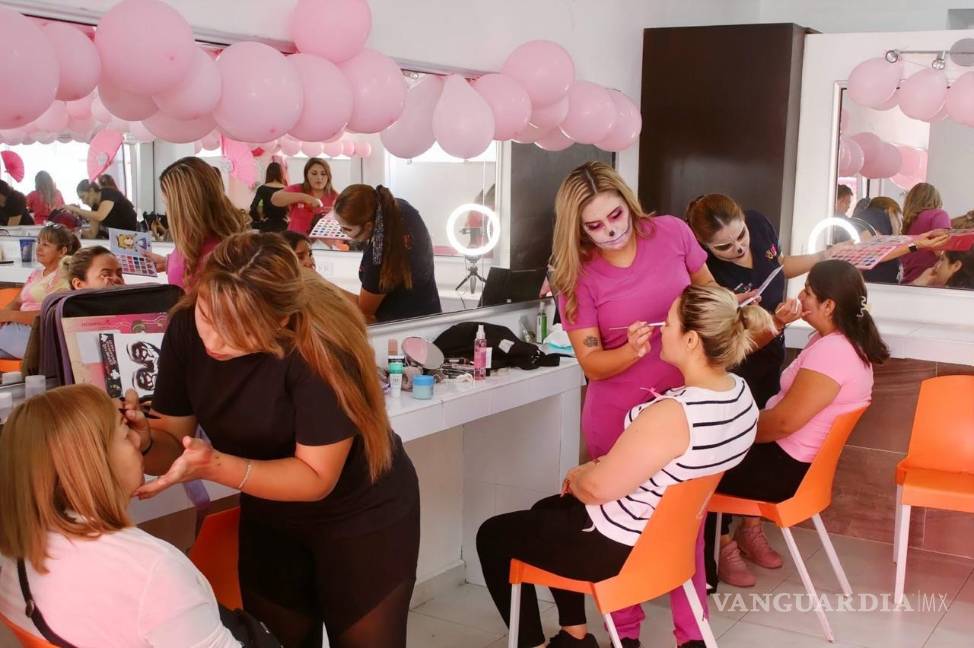 $!Asistentes participaron en talleres de maquillaje oncológico y de catrinas.