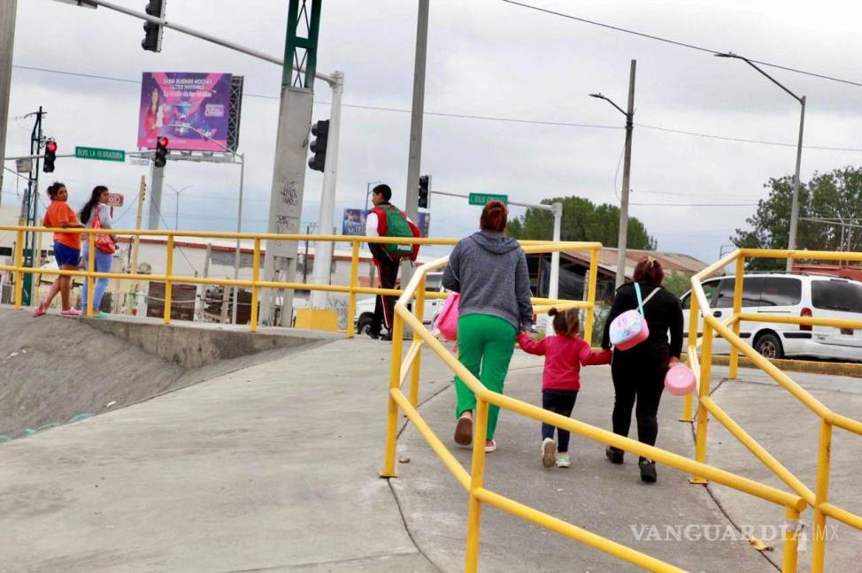 $!La eliminación del vado en Otilio González, que antes se inundaba cada temporada de lluvias, reduce el riesgo para conductores y peatones.