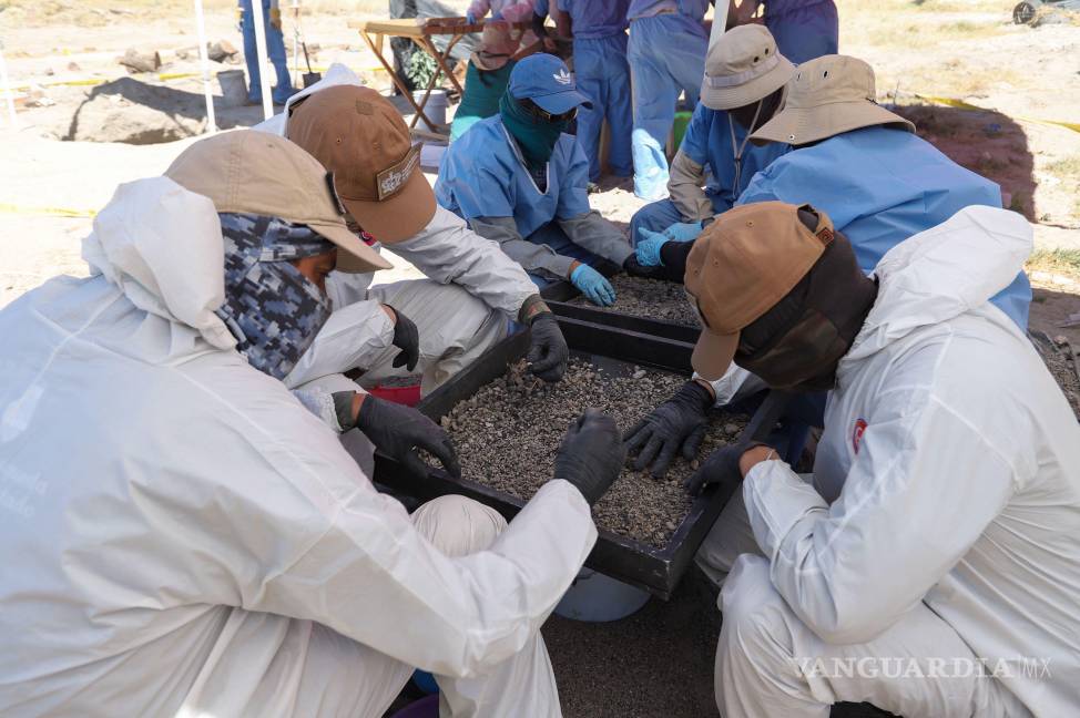 $!16 MARZO 2025.- La Fiscalía del Estado de Jalisco realizó una jornada de trabajo junto con integrantes del colectivo Guerreros Buscadores de Jalisco el 13 de marzo de 2025 en el Rancho Izaguirre, con el fin de verificar si habías más restos humanos.