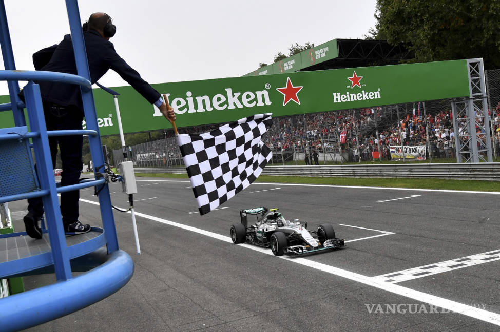 $!Tras ganar el título, Nico Rosberg anunció su retiro de la Fórmula 1