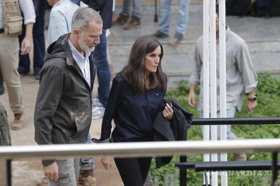 $!Los reyes Felipe y Letizia a su llegada al Centro de Emergencias de la Generalitat en Valencia.