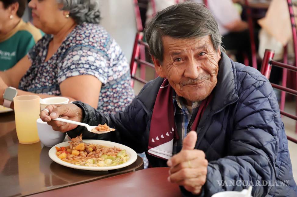 $!Más de 4 mil adultos mayores recibieron alimentos a través de los programas del DIF del Estado.