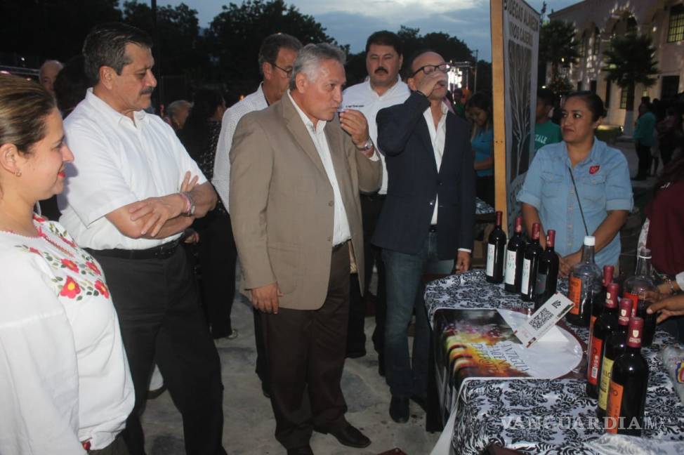 $!Es todo un éxito la Feria de la Vendimia en Parras