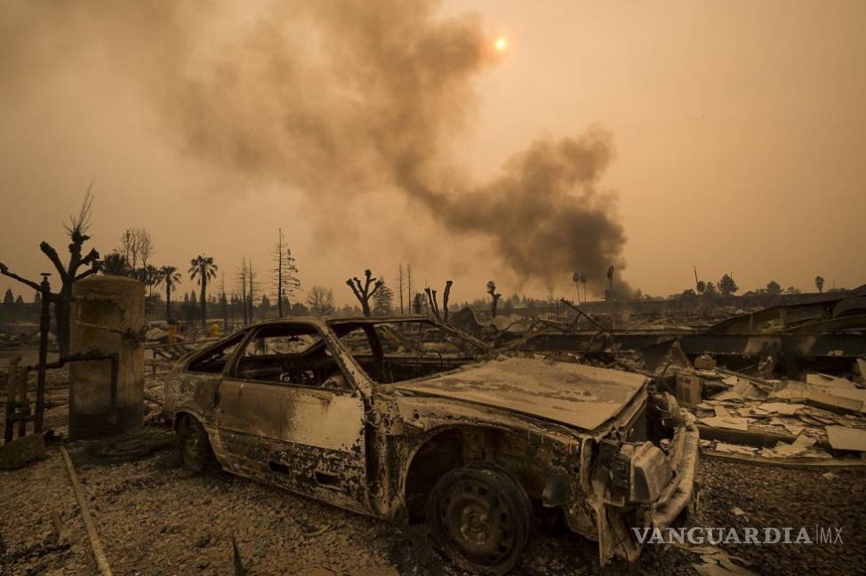 $!Sube a 15 muertos y más de 30 mil evacuados por los incendios en el norte de California