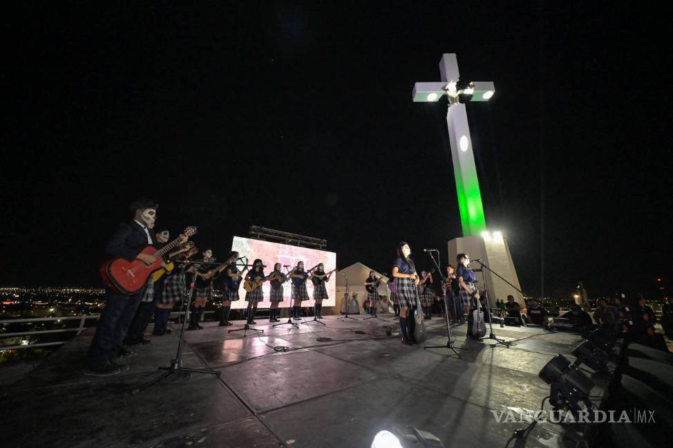 $!Los asistentes disfrutaron de presentaciones artísticas, incluyendo show ecuestre, rondalla, taller de vientos y ballet folklórico.