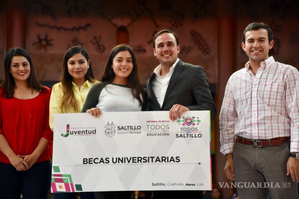 Entrega Manolo Jiménez Becas Universitarias "Todos por la Educación"