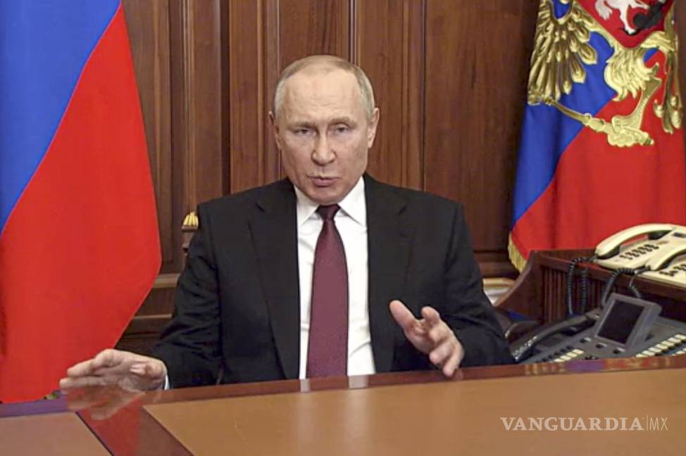 $!En esta imagen tomada de un video publicado por el Servicio presidencial ruso de prensa, el presidente de Rusia, Vladimir Putin, se dirige a la nación en Moscú.