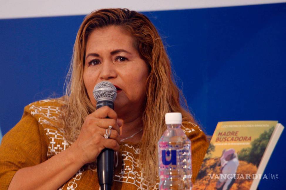 $!Ceci Patricia Flores Armenta, fundadora del colectivo Madres Buscadoras de Sonora, presentó el libro “Madre buscadora, crónicas de la desesperación”.