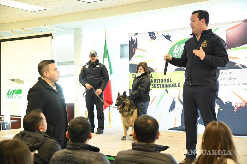 $!Fiscalía General del Estado y Mejora Coahuila dialogan con estudiantes de la UTS sobre prevención del delito y programas de apoyo social.