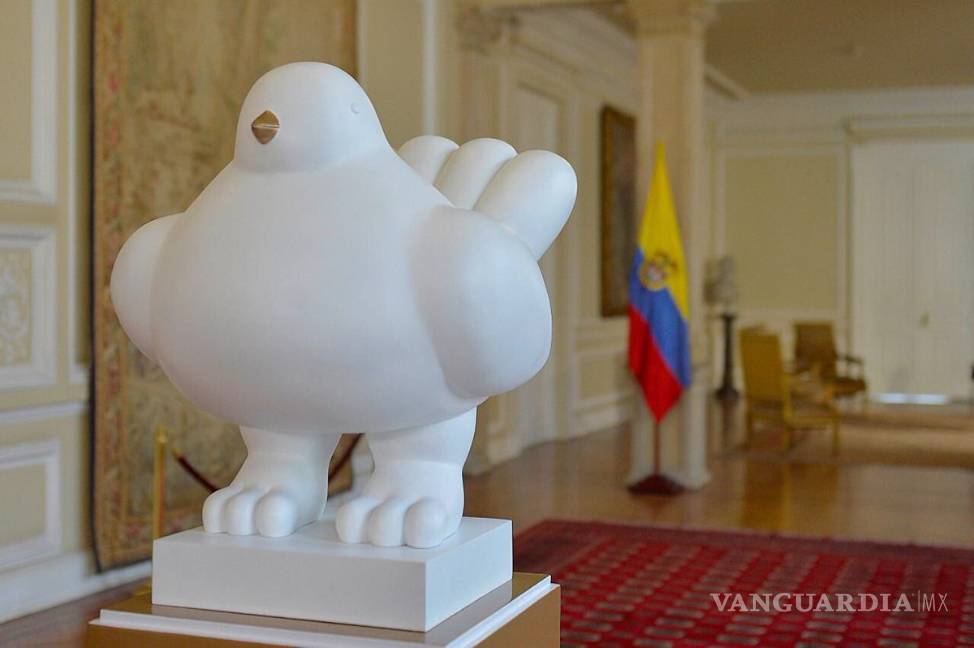 El escultor Botero regala a Colombia una "Paloma de la paz"